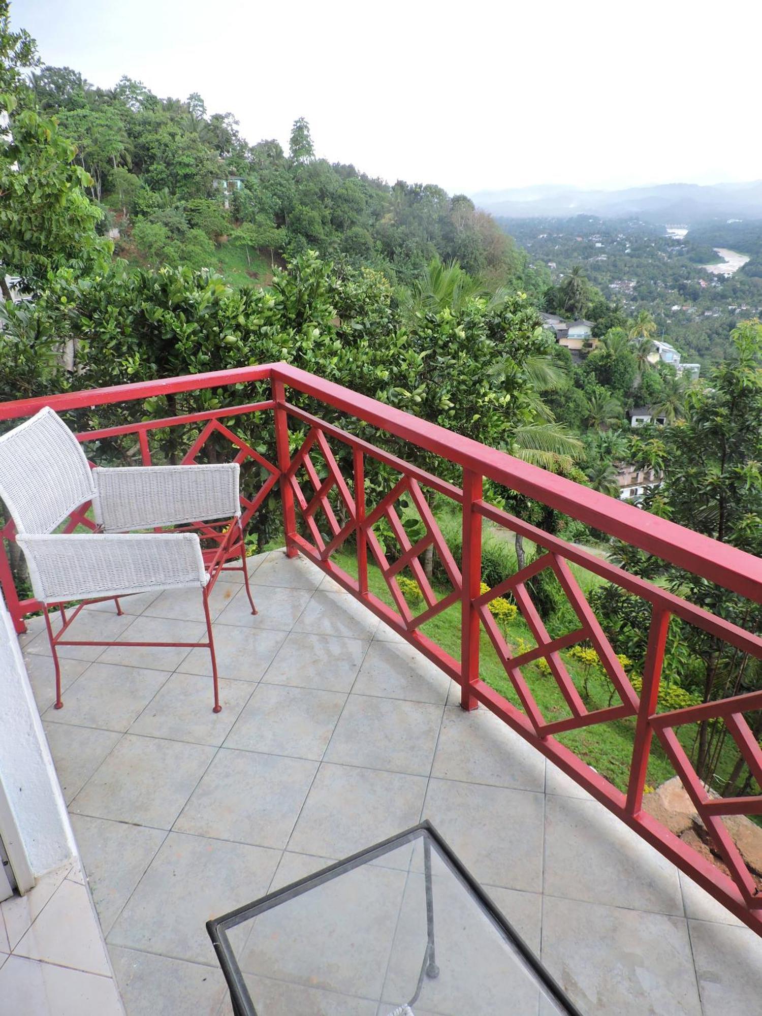 Redhill Kandy Tennekumbura Rum bild